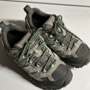 Merrell Moab 2 hiking shoes, size 8 LIKE NEW